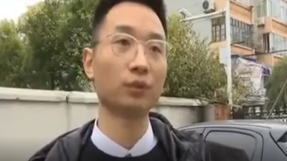 【南通万象城盒马鲜生,帝王蟹中吃出黑色虫卵,让人倒胃口】帝王蟹是一种高档的海鲜。12月4日