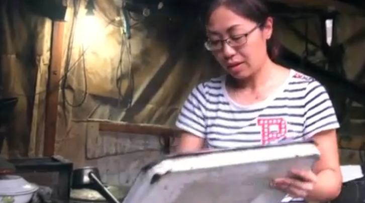 【这碗柴火馄饨就是亲情最美的模样!】古稀之年的 “宫崎骏爷爷”卖柴火馄饨33年了,女儿道出