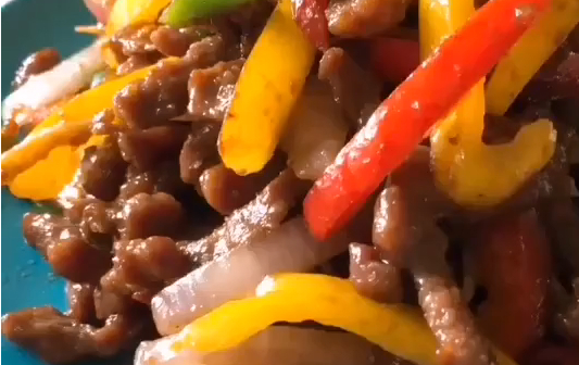 #美食秀场#彩椒炒牛肉,这样做非常鲜嫩!