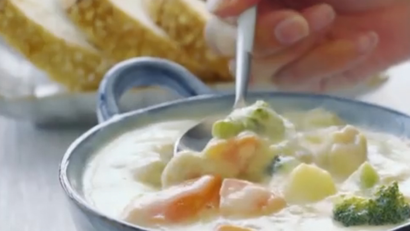 天气这么冷,来一碗暖乎乎的【奶油炖菜】吧,香浓的奶酱汤底,吃起来比普通的清炖汤更醇厚。蔬菜