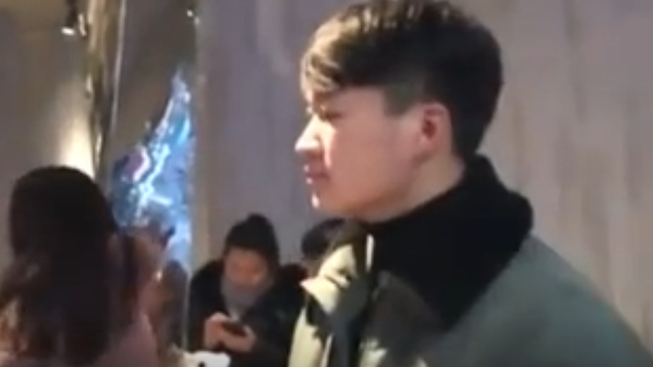 【西安喜茶被曝卫生堪忧,消费者:大多数年轻人都不会介意】1月4日,网友爆料西安赛格网红奶茶