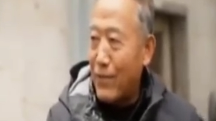 【米糕香甜寓意好,灌好香肠迎新年】在南通启东,每逢春节来临,家家户户都会蒸米糕,寓意年年高
