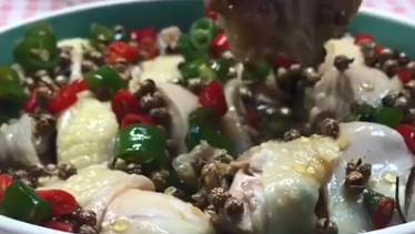 #美食秀场#超级过瘾的藤椒鸡一口下去满嘴都是回味!