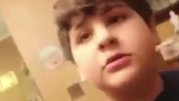 科普下午茶隐身整蛊,为了恶搞最小的弟弟让他以为自己隐形了,一大家子人都假装看不见他,知道真