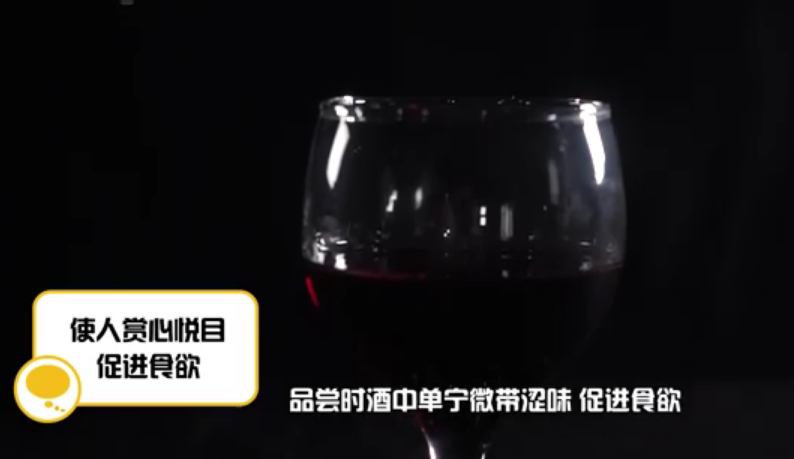 适量的喝红酒会有很多好处,可以美容养颜,延缓衰老,可以让皮肤变得更加光滑,但是红酒喝多了缺