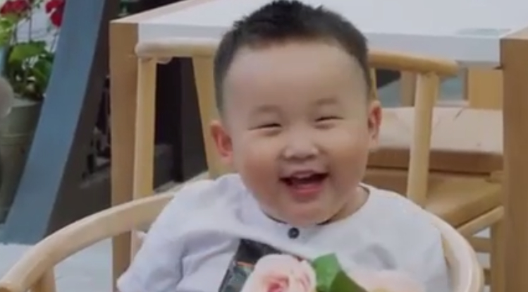 湖南卫视中餐厅【舒淇问王俊凯几岁生小孩】,TFBOYS-王俊凯 小凯“叔叔”都害羞了王俊凯