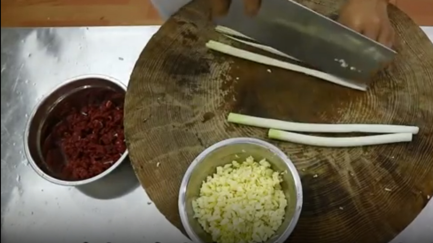 【香辣牛肉酱 ,夹馍下饭都可以】厨师长教你:“香辣牛肉酱”的家常做法,味美色鲜回味悠长。