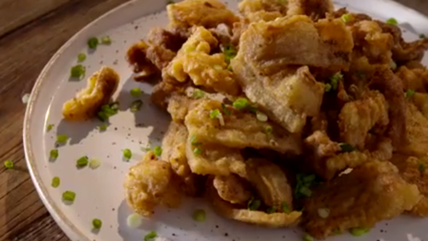 【川香小酥肉的做法】吃起来酥香爽口,既可当小吃零食,也可拿来炒菜烧汤,或用来涮火锅,都美味