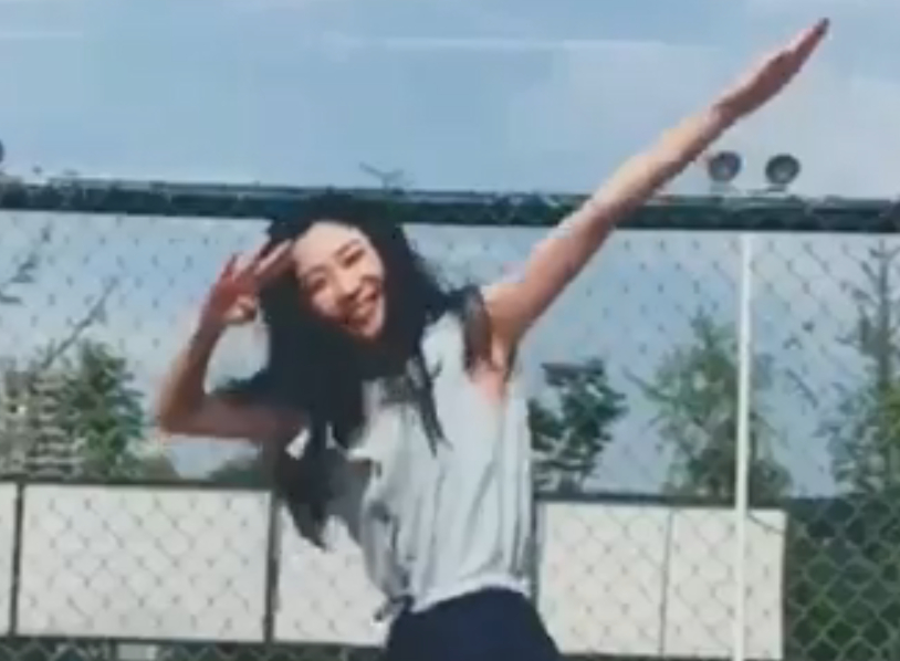 足球如舞蹈。swag是近两年网络新兴词,最早出现在90年代英国伦敦鸡尾酒舞会上的一种舞步,