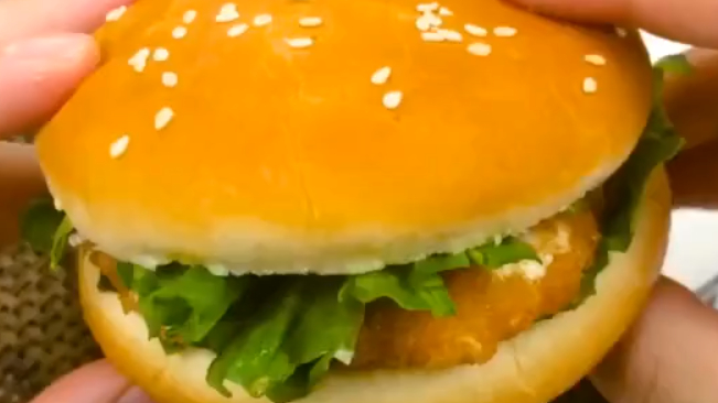家庭版自制鸡排汉堡做法教程!
