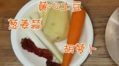 【经典土豆炖牛肉】冬季国民菜,土豆炖牛肉,所有人都爱!牛肉喷香,土豆软糯,再来几块胡萝卜,