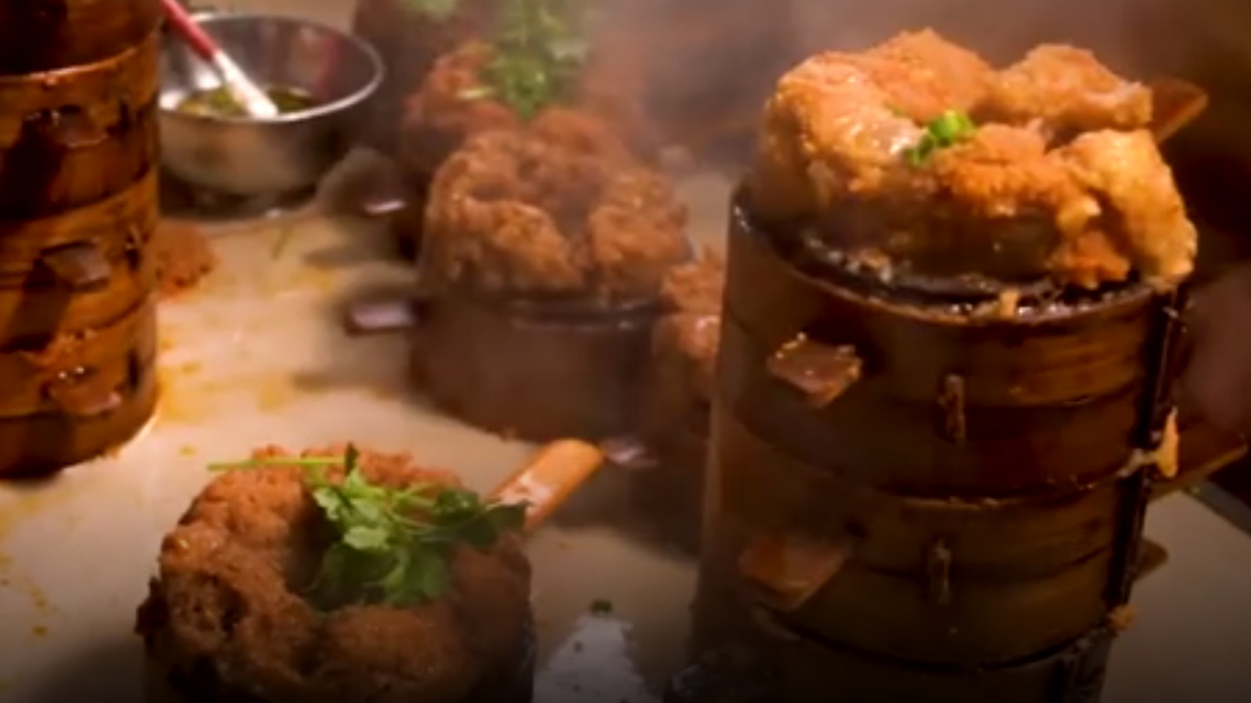 【巷子深处 重庆“格格”的香味氤氲】&nbsp;在重庆万州,有一种久负盛名的小吃叫“格格”,这里的“