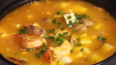#辽视分享#鲜甜浓郁的南瓜海鲜汤了解一下?蛤蜊、鲜虾的鲜味加上南瓜的清甜,还有嫩滑的豆腐,