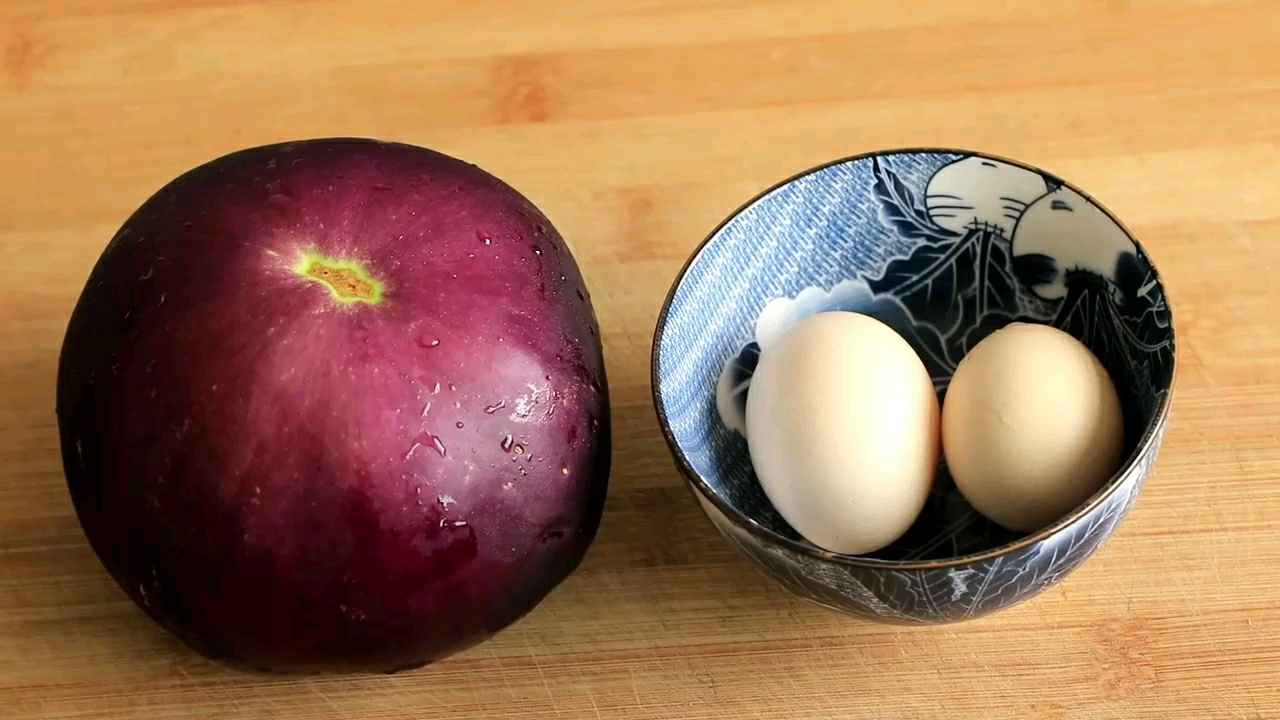 茄子做的零食吃过吗?看着都馋的流口水,做法简单,吃一次就爱上