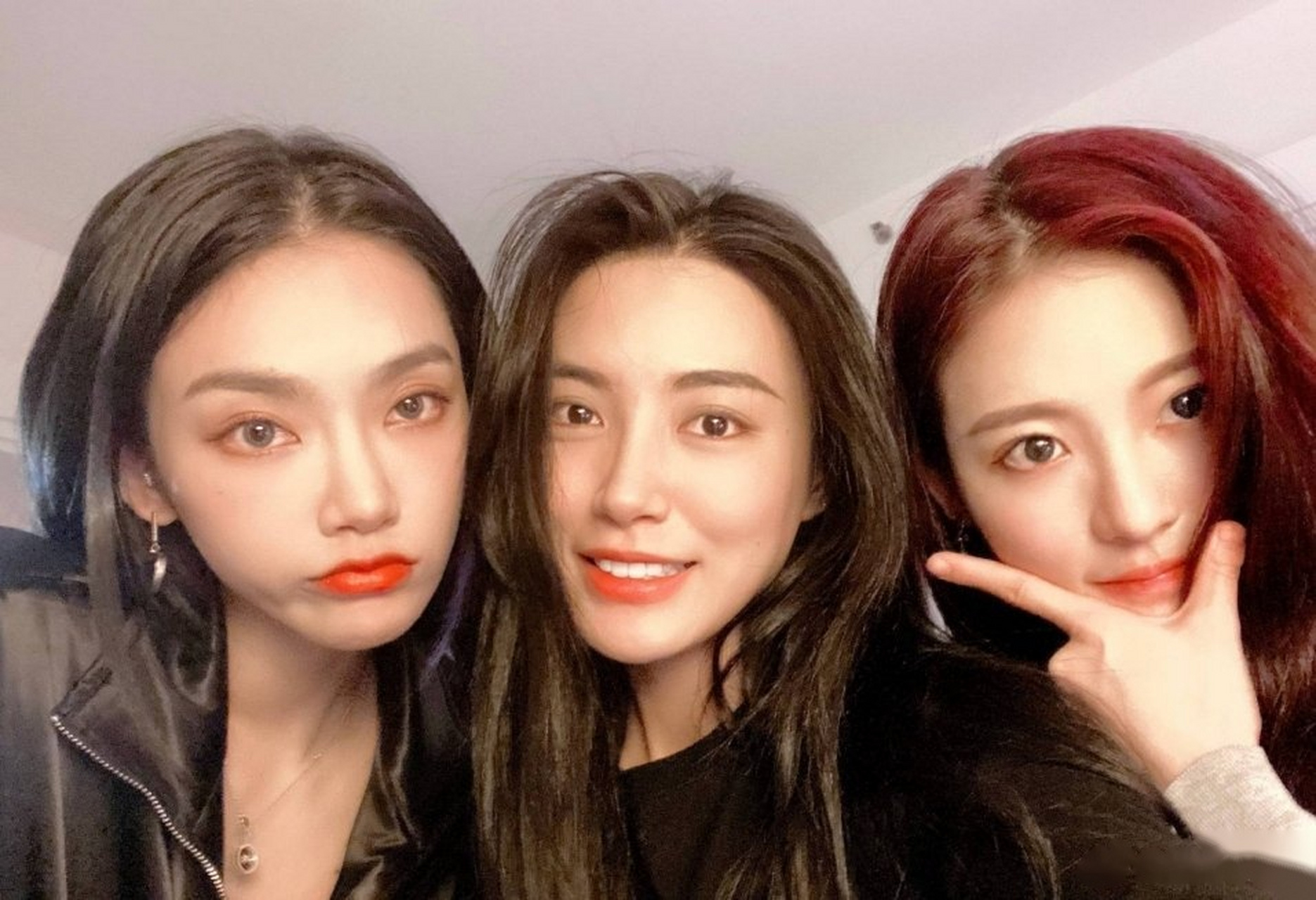 戴萌说曾可妮建立了凤凰帮,but帮主是喻言?