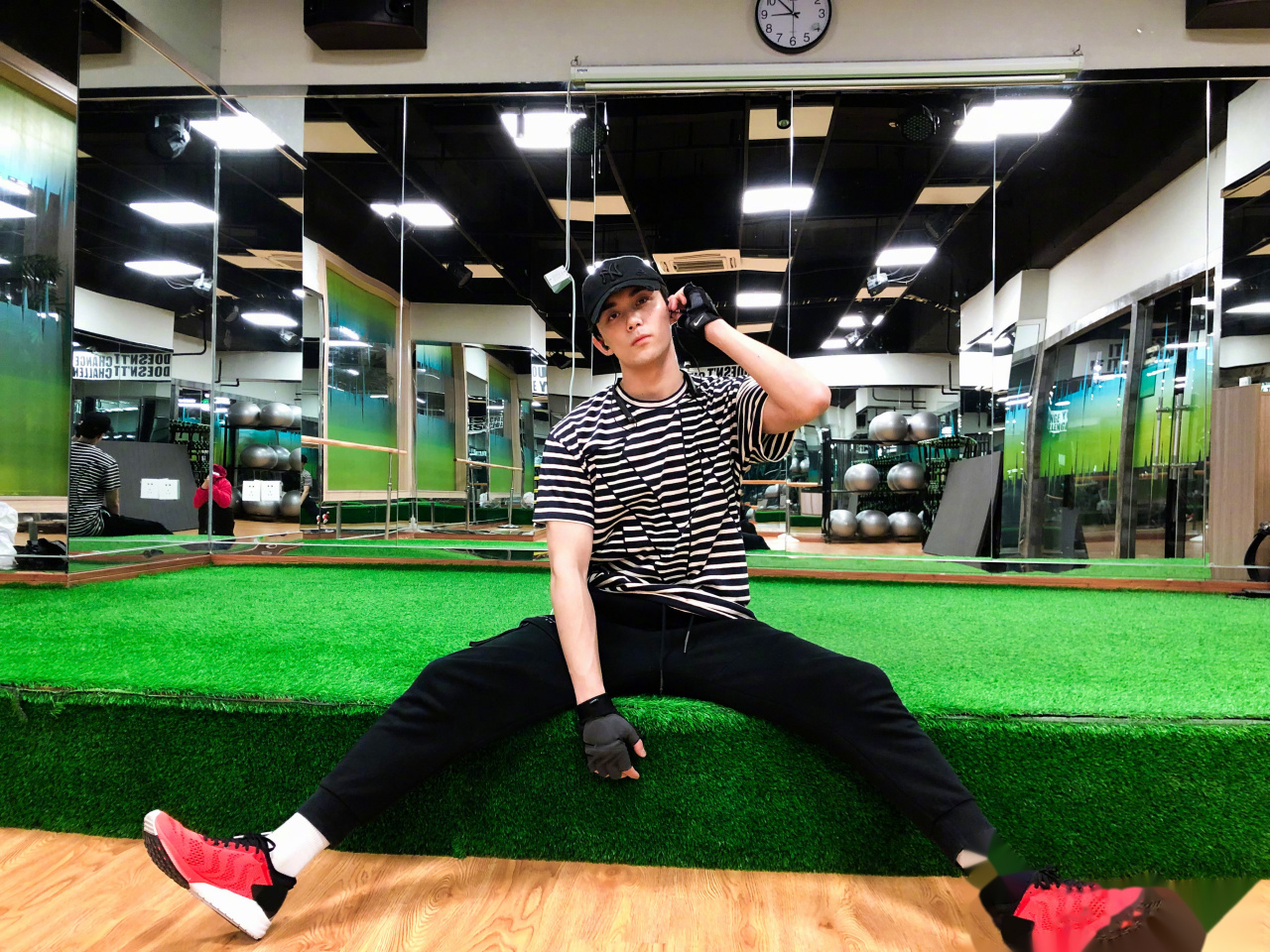 吴磊#吴磊晒健身照 吴磊leo 他来了他来了,他带着健身照来了今天的