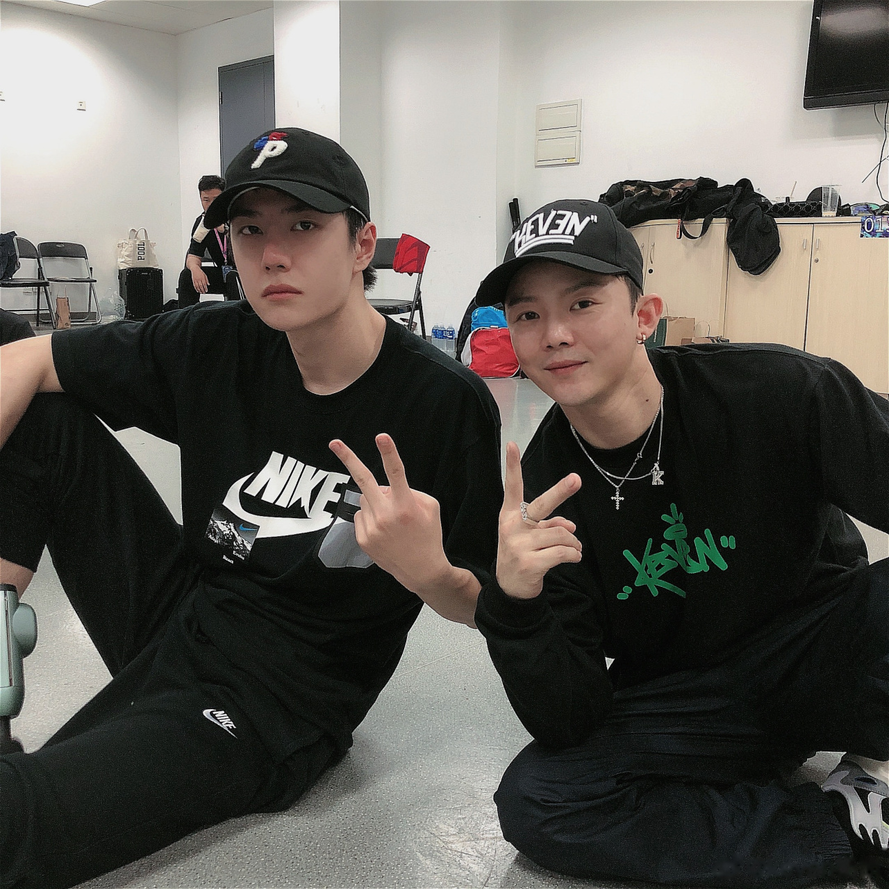 和队长@uniq王一博 在这街最后一次排练,明天总决赛#一波王炸