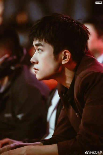 【易烊千玺回头杀】 回头一眸,仍是少年的模样[爱你]