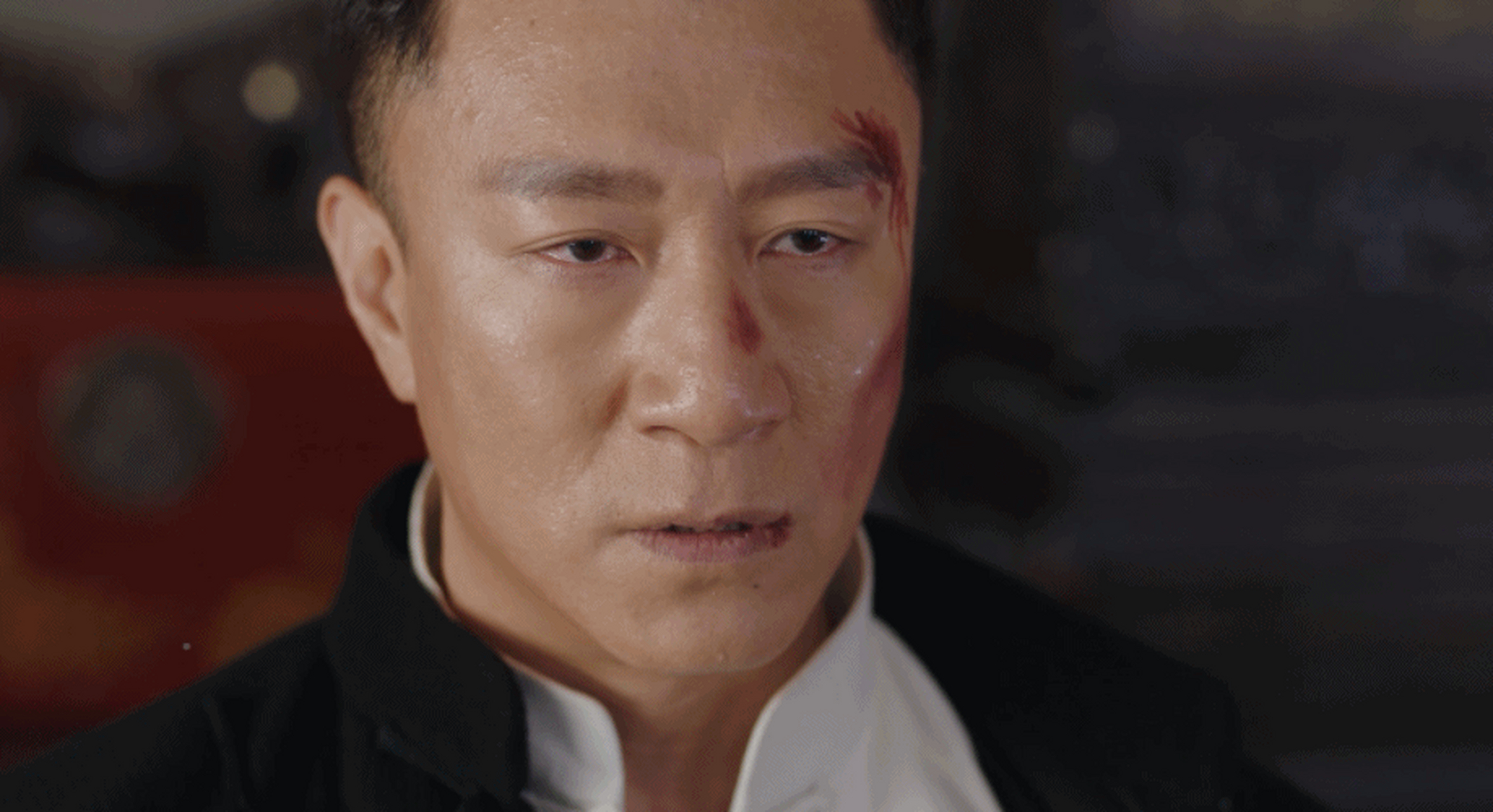 生活中的红雷哥憨憨可爱,戏里的红雷哥狠狠硬汉,真的是反差萌,不得不