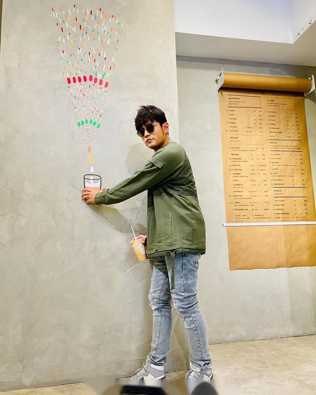 周杰伦# 周杰伦更新ins: 端午假期 西門町 適合走透透  machimaci