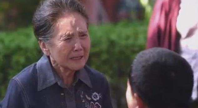 鲁园去世#一月底的时候于《暖春》中饰演"小花"爷爷的田成仁不幸去世