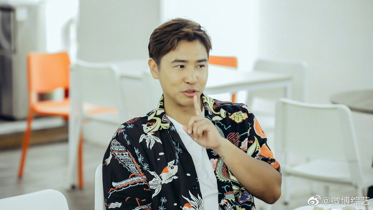 大家一起聊了什么,林志颖笑到眼睛眯成"一条线" ,看来是欧弟又发挥了