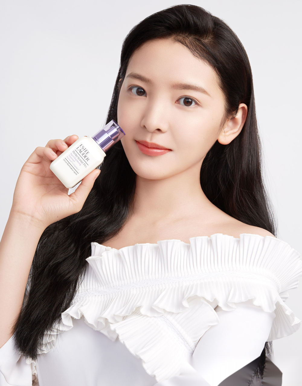 想要透亮肌肤的女神们不妨跟我一起试试天猫小黑盒重磅新品雅诗兰黛