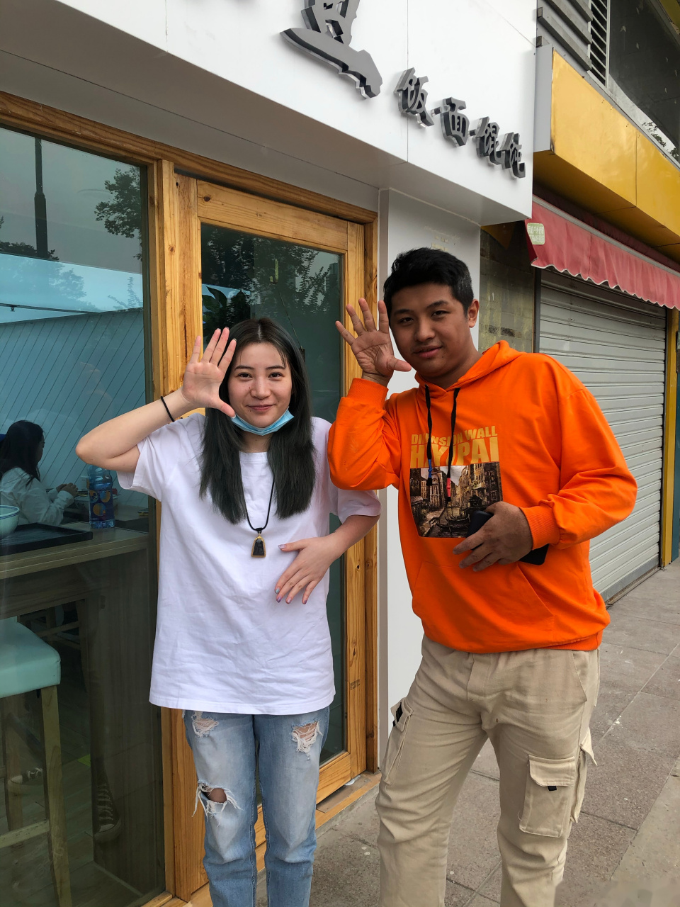 花一村_  感谢包背来打卡呀!