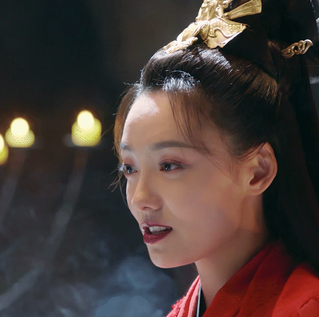 电视剧暮白首#  话说,明尊演员林源 这个华贵的座椅有没有觉得特别像