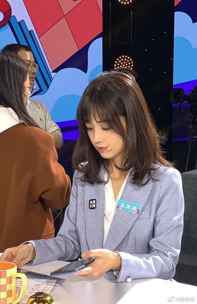 王冰冰生图颜值与才华并存的王冰冰,果然女娲造人时分亲生和后生的