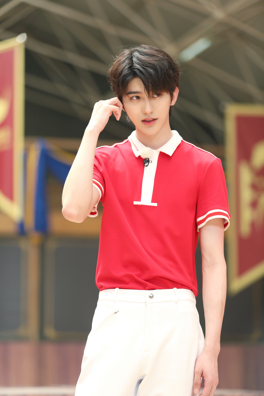 奔跑吧蔡徐坤# cxk 一场充满英式风韵的马术聚会,清凉夏日游泳池变"