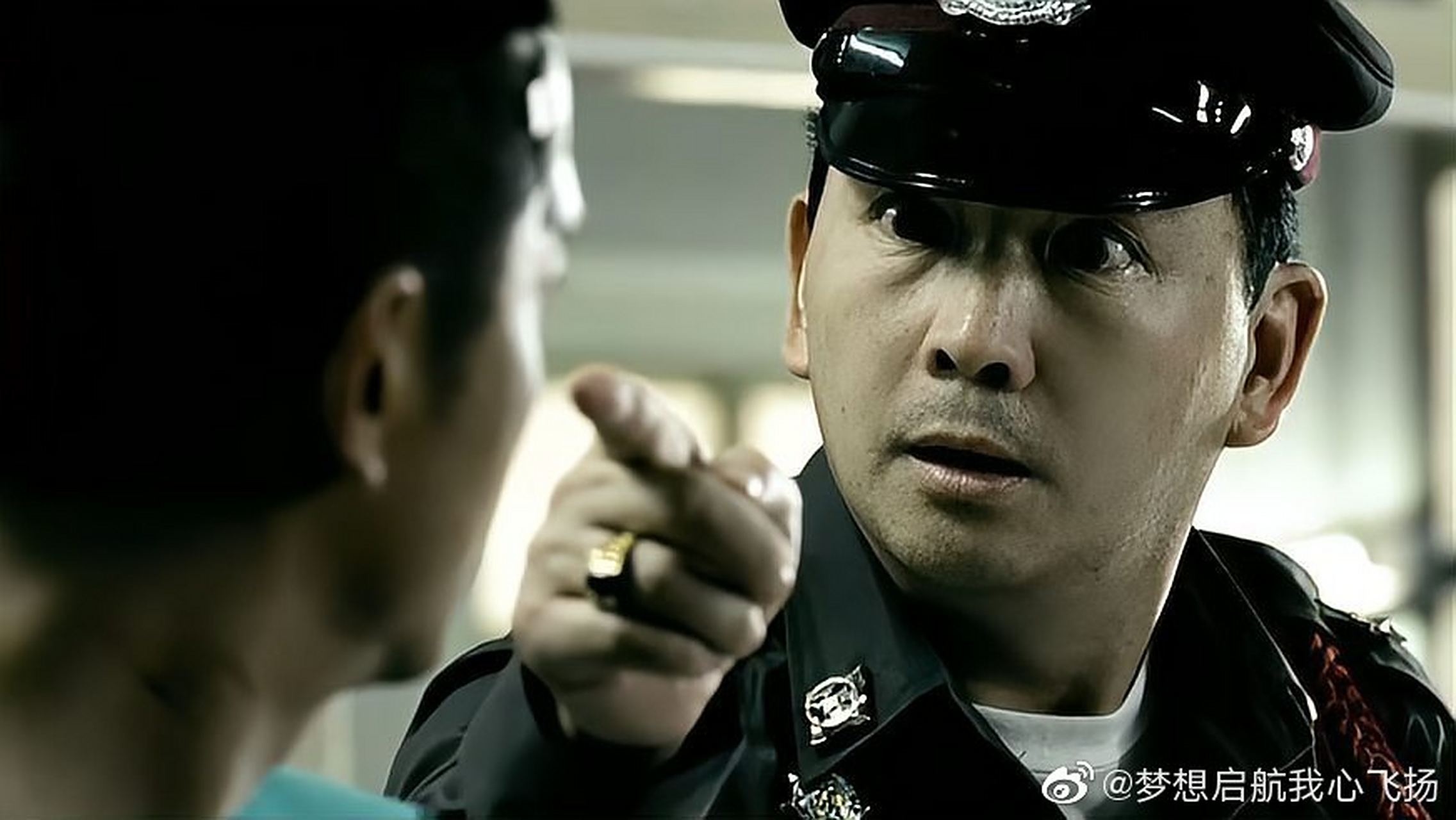 《c 侦探:廖启智演技炸裂,老公安警告嫌疑犯,表情太凶了》此视频已有