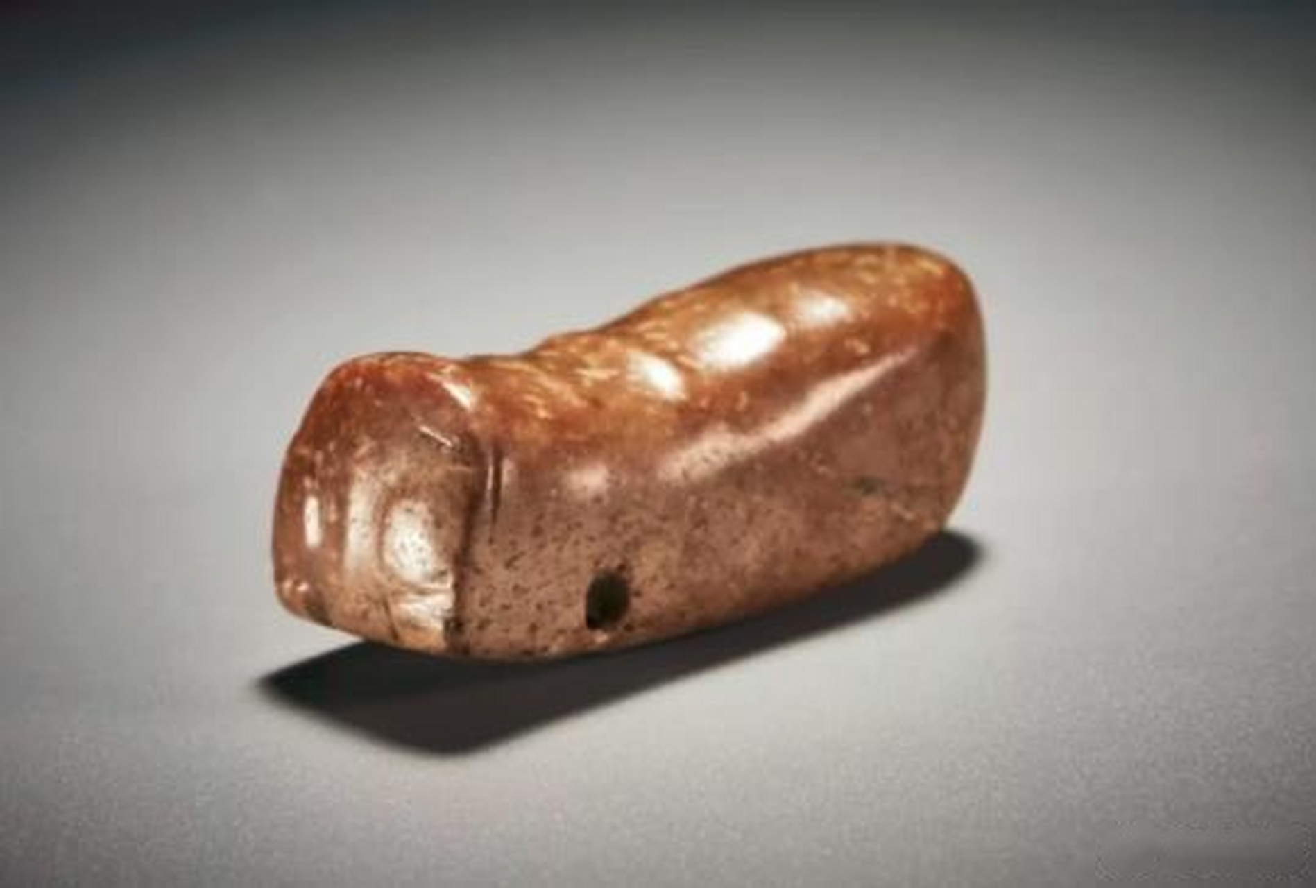 明代 黄玉蚕(明显是红山文化玉蝉,这类正规拍卖公司的拍品肯定通过