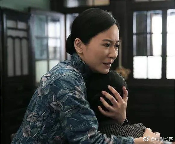 俞飞鸿在《太平轮》这部影片中饰演的人物是"顾太太",剧情戏份加起来