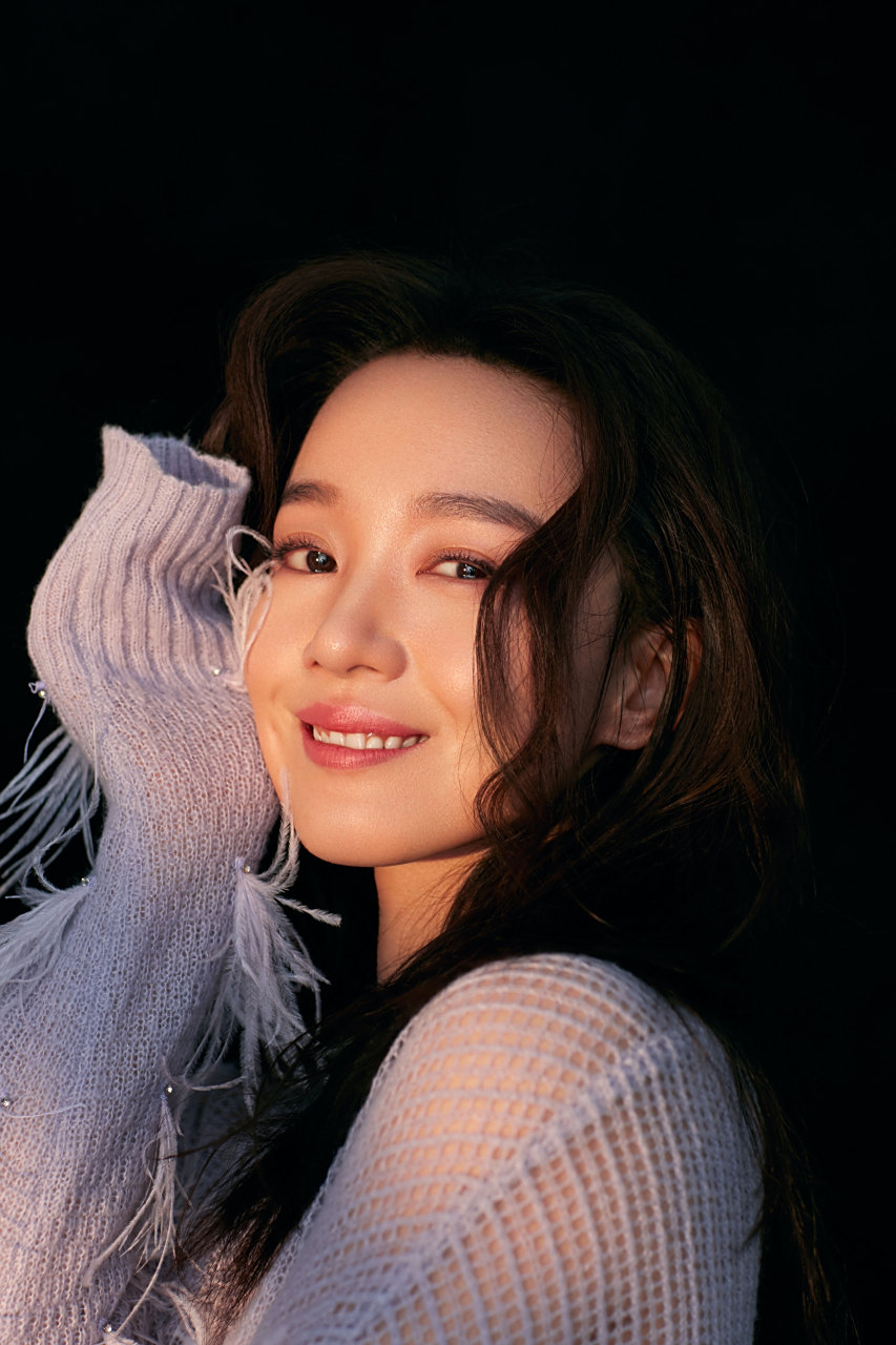 星星向"荣" | 荣信达|@女演员刘聪  岁月静好,恬淡如花,一抹笑颜,悦目