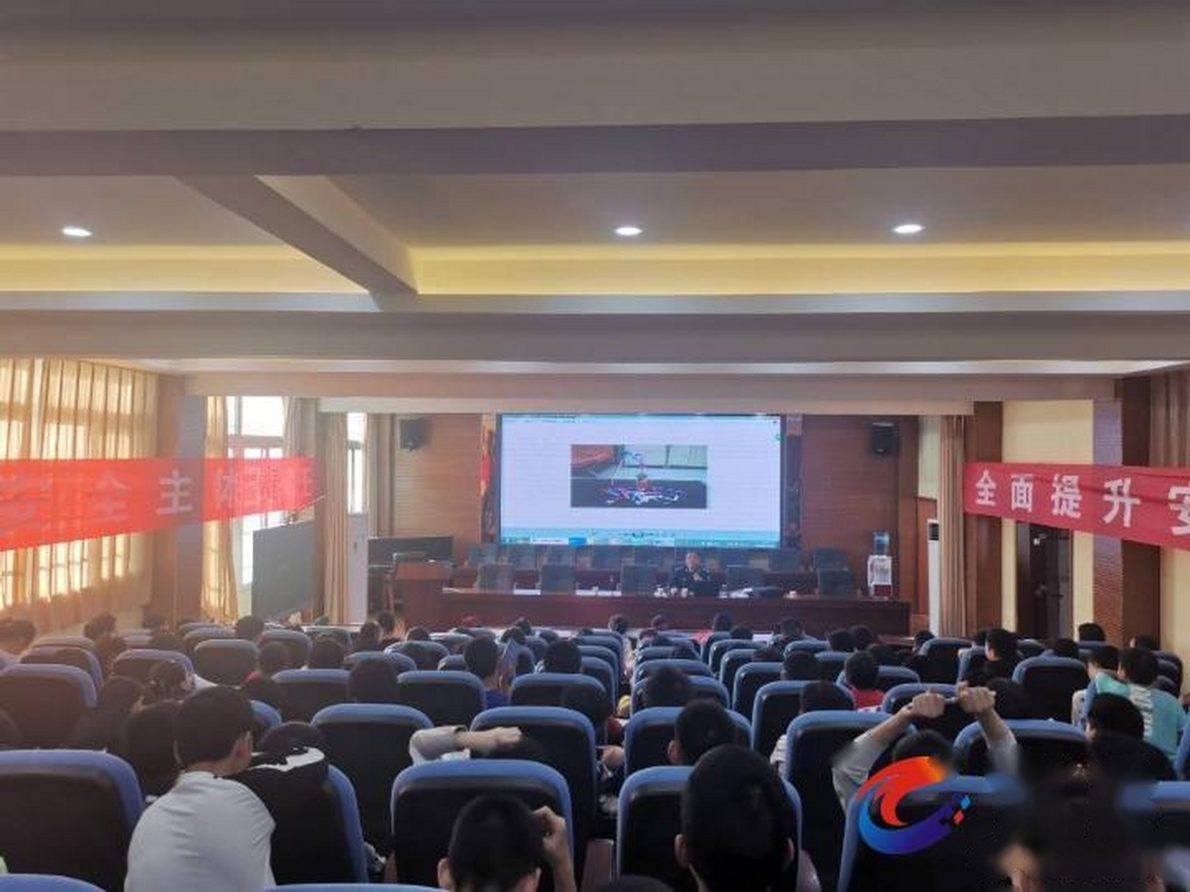 【铜梁蒲吕中学:筑牢校园"防毒墙" 让少年的青春更阳光】11月11日下午