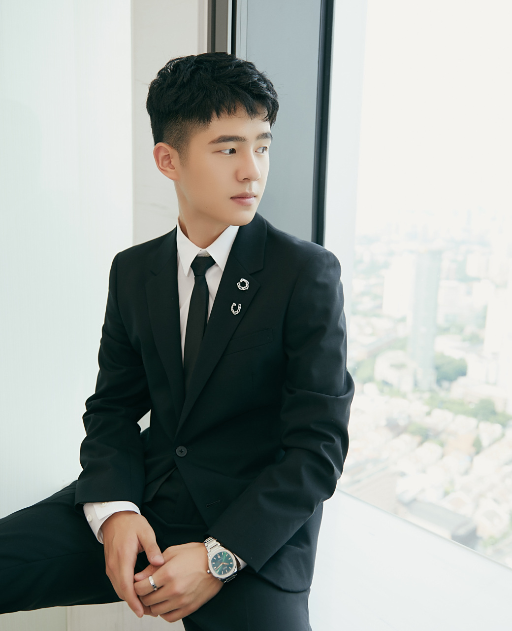 刘昊然 @刘昊然 青年赤诚,不忘初心,我们正青春!