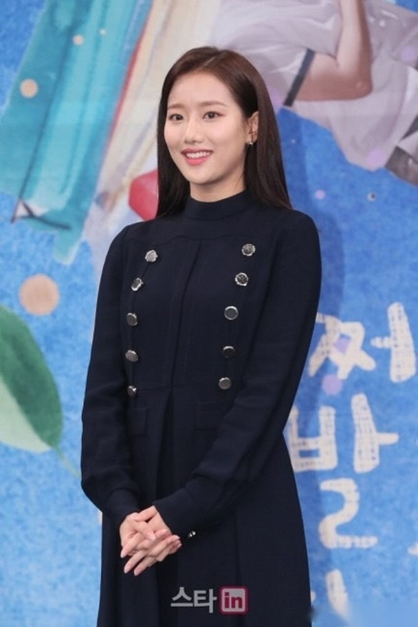 李娜恩有望出演sbs新剧《模范出租车》,与李帝勋,李絮合作.