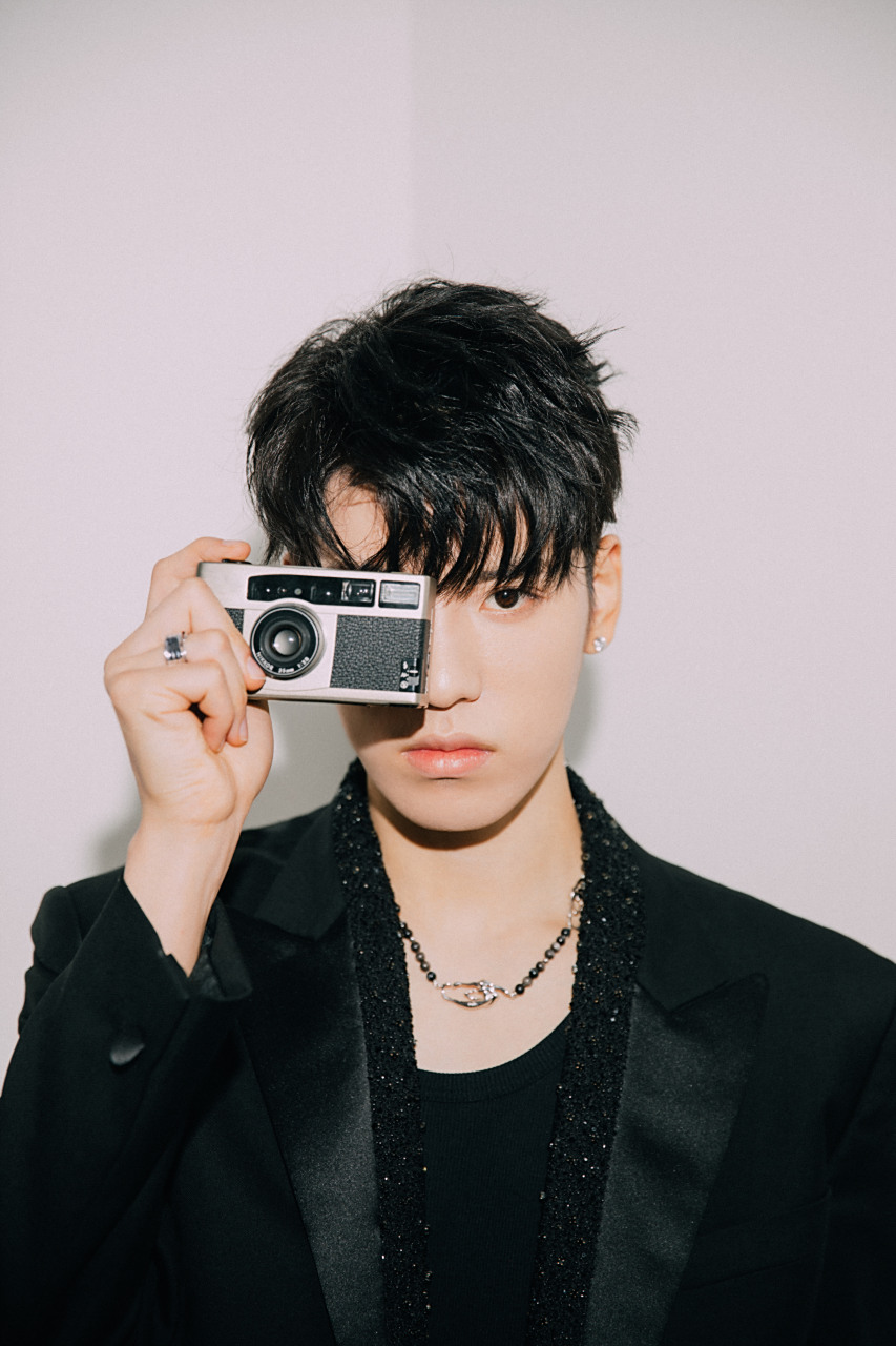 王子异@王子异受邀出席湖南卫视1212超拼夜,创意镜像秀《世界上的另