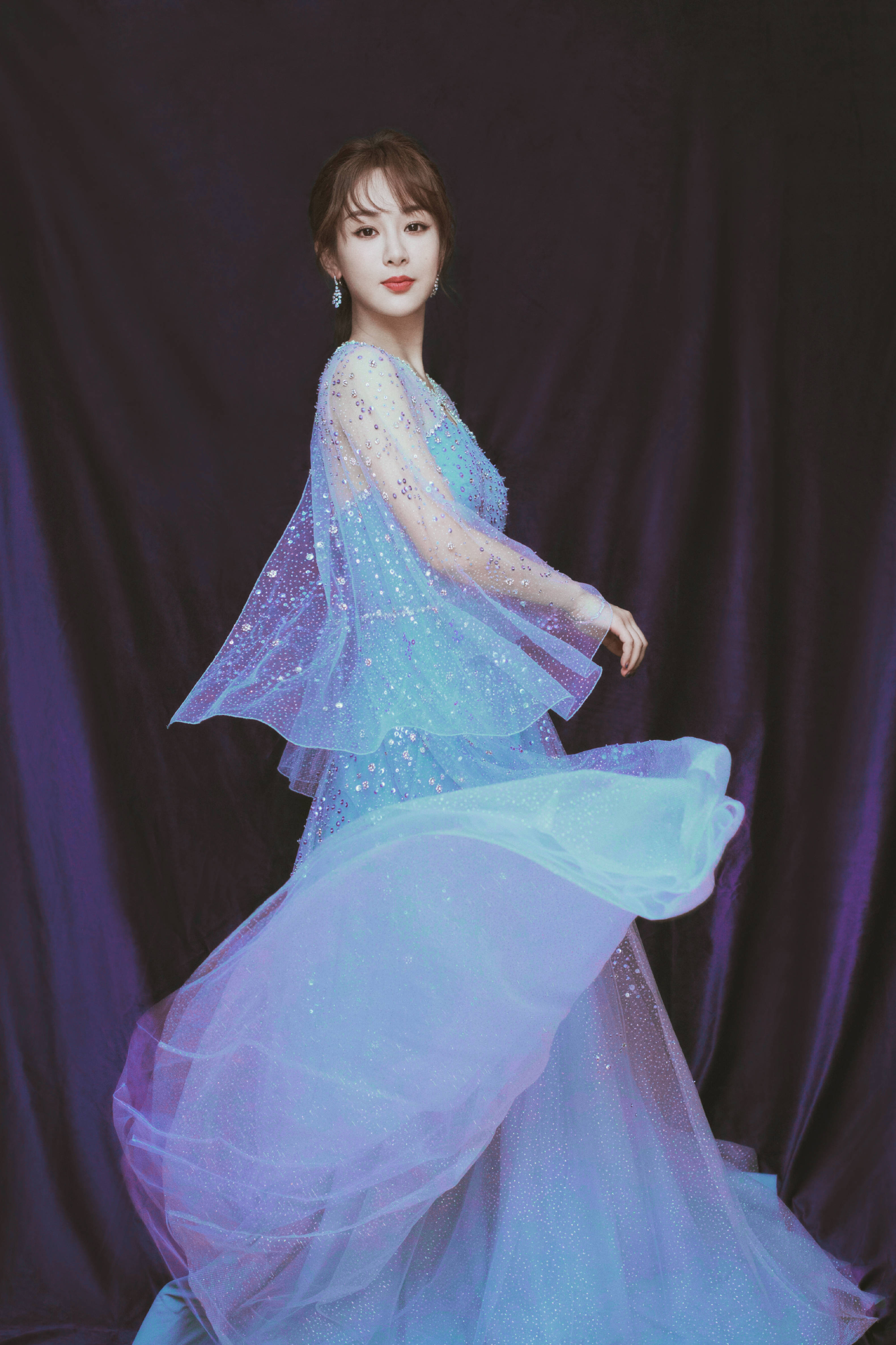 杨紫跨年裙子图片