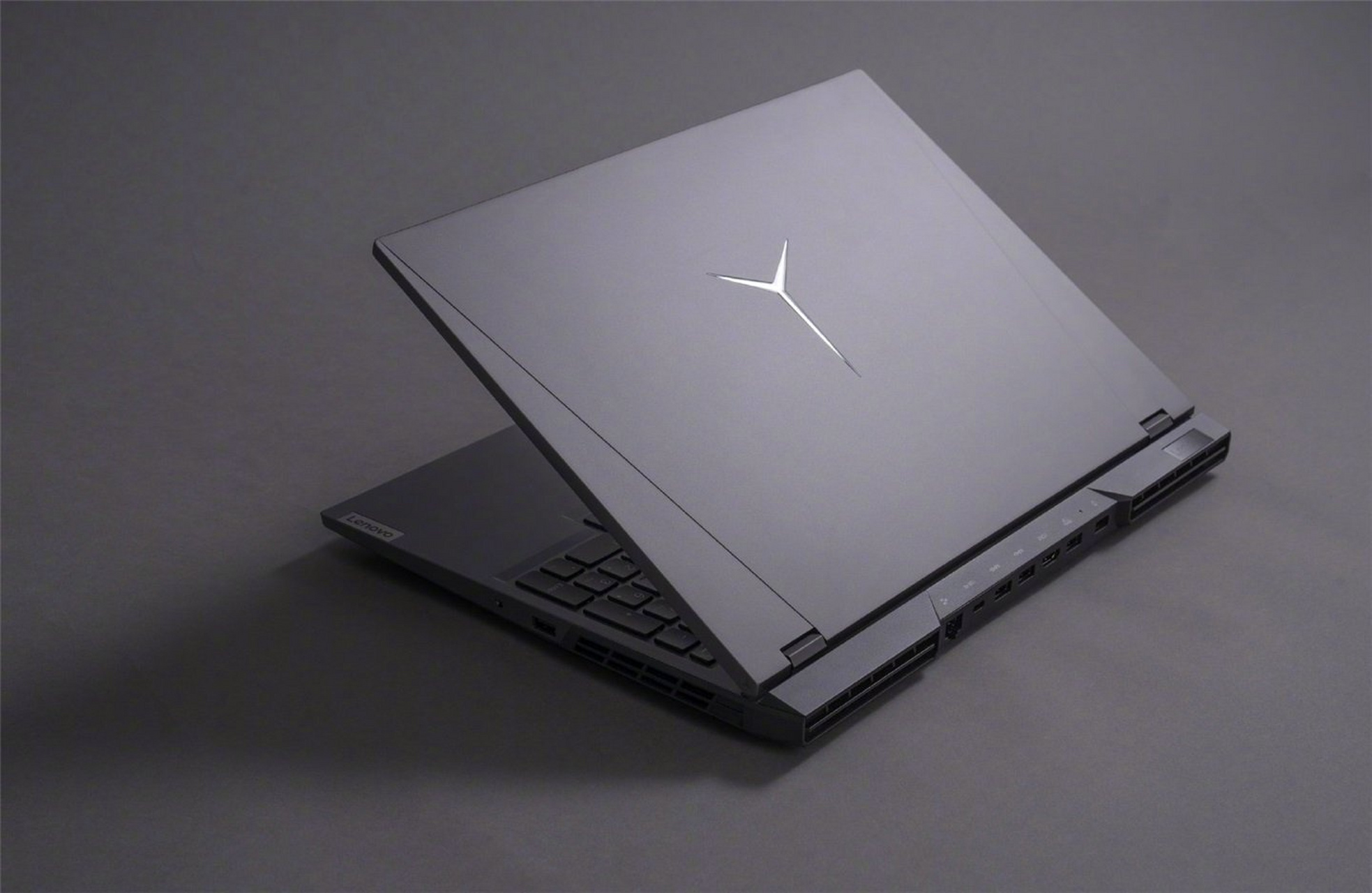 【联想拯救者 r9000p 2021 国行版公布:大y logo,165hz 高刷屏】联想