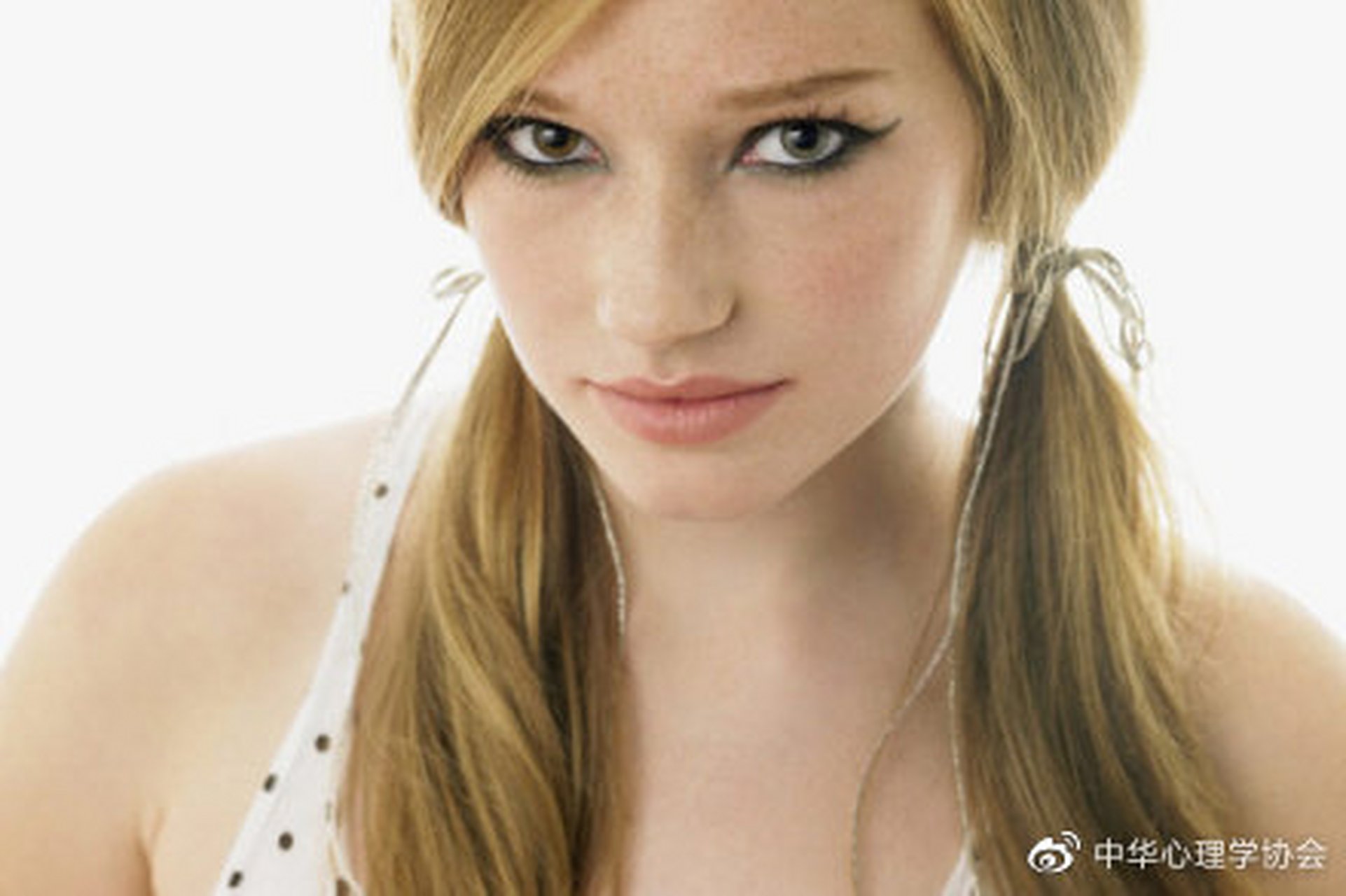 此面容见于瘤型麻风病人.