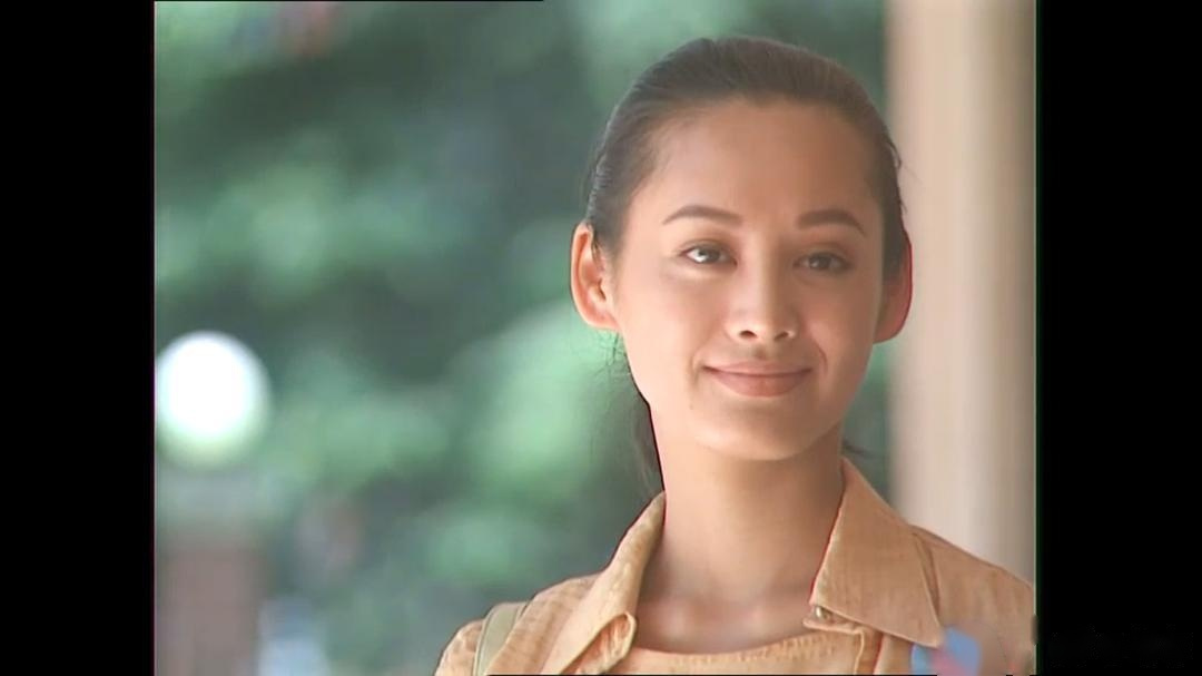 我对宁静姐姐的第一印象,是在我小时候看《上海之恋》——一个乡下来