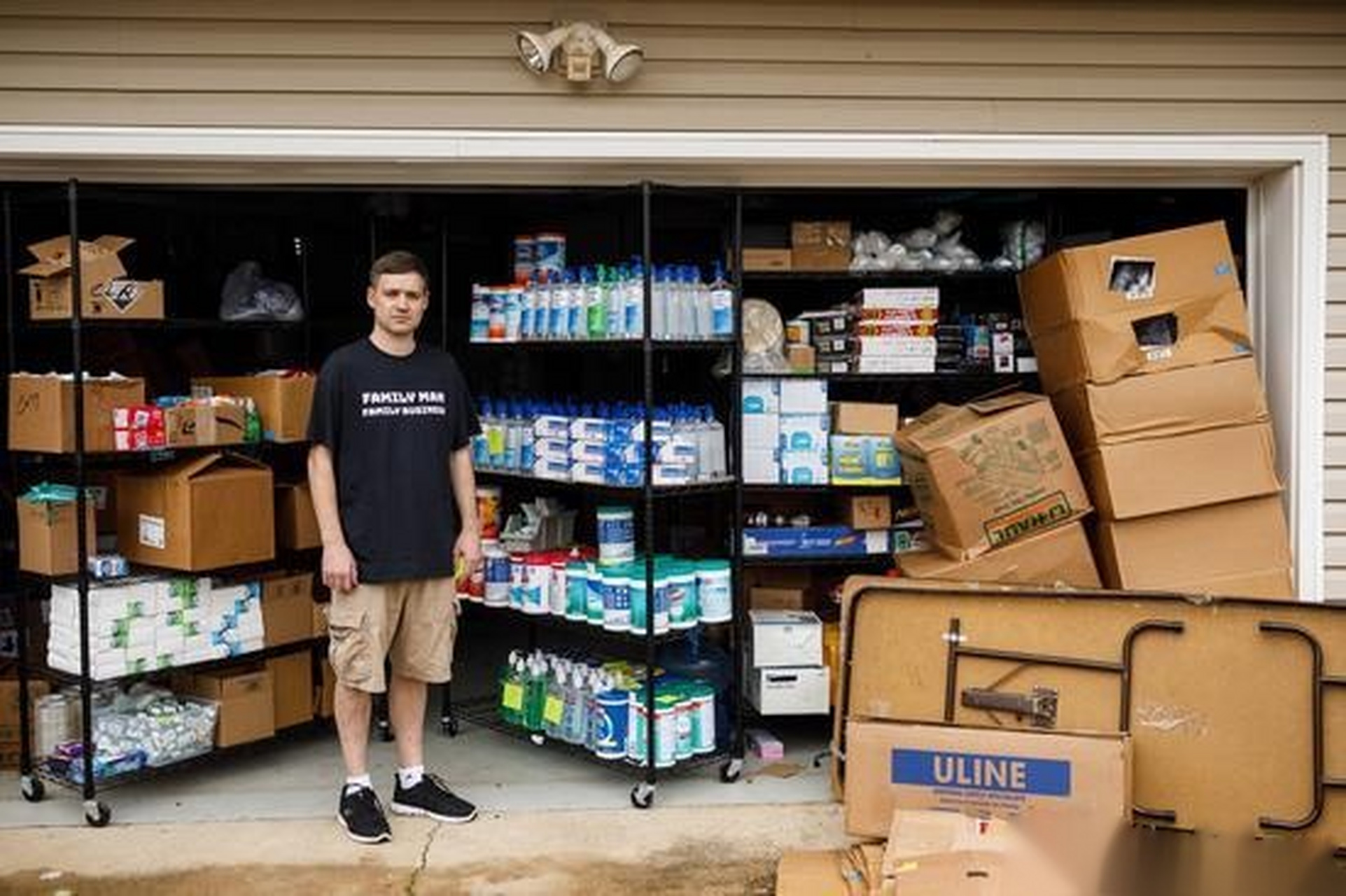 【美国电商打击囤货居奇:奸商守着一仓库洗手液哭了