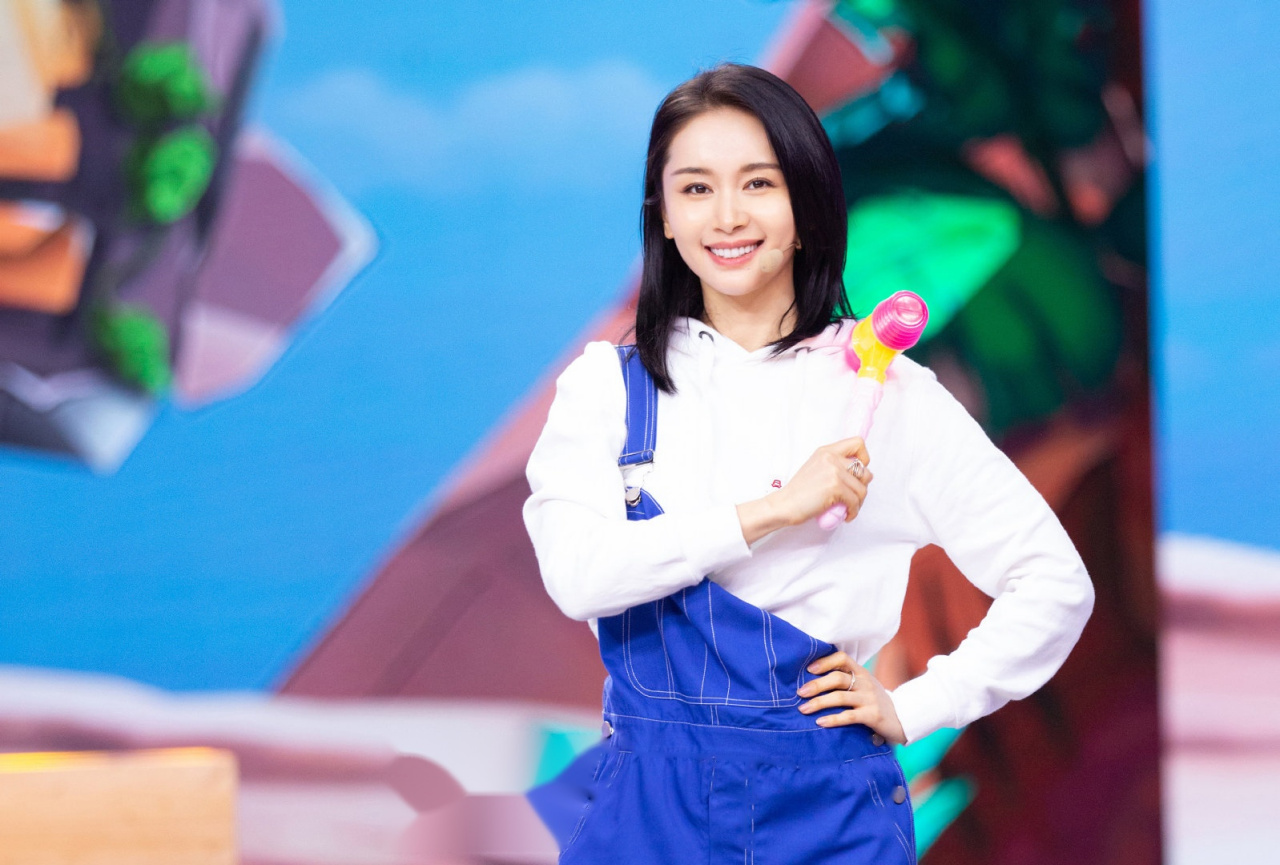 快乐大本营#王子文快本上形象大转变,笑容甜美,游戏环节可塑性很强