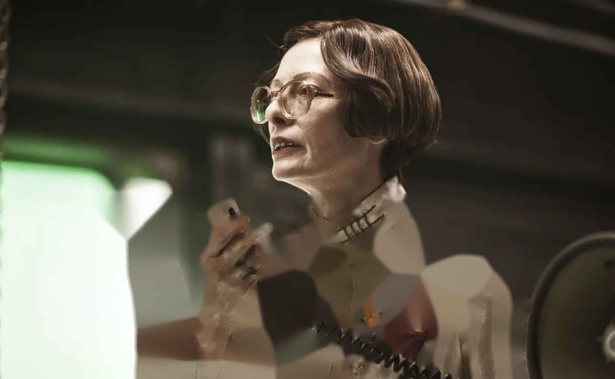 《雪国列车》中用蟑螂做成的蛋白质能量块,按照奉俊昊的要求,做成了像