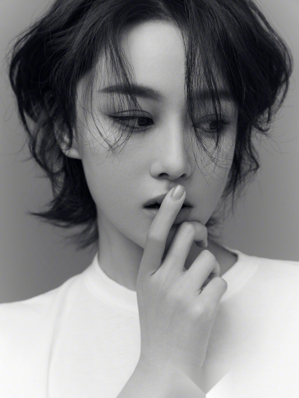 张馨予背头造型张馨予短发大片,帅的帅的.