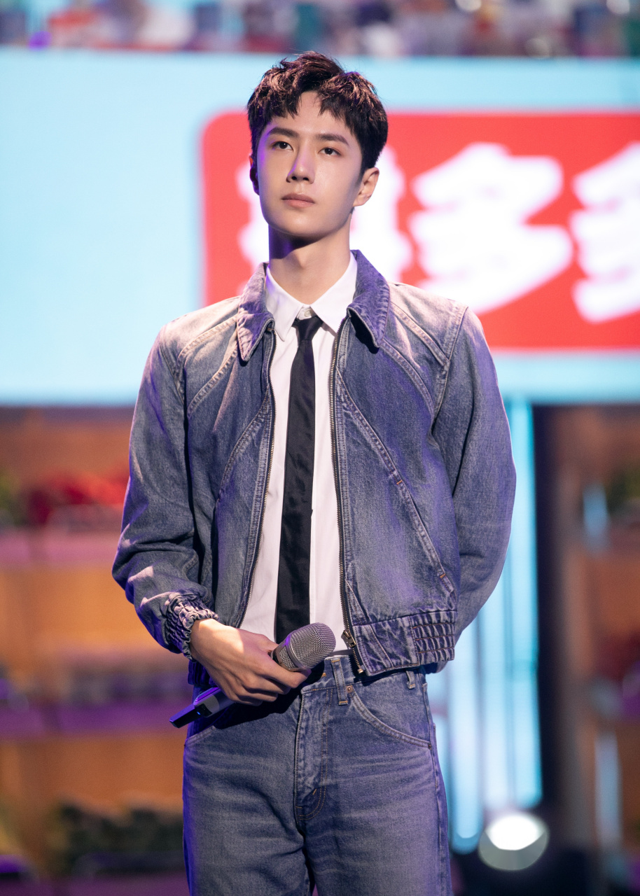 王一博#   做一颗青春的种子,到祖国需要的地方去,播种希望,耕耘孟腚