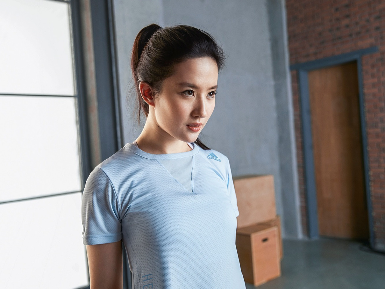 无惧酷暑, 无畏挑战  勇敢走出自己的步调 刘亦菲adidas 全新广告大片