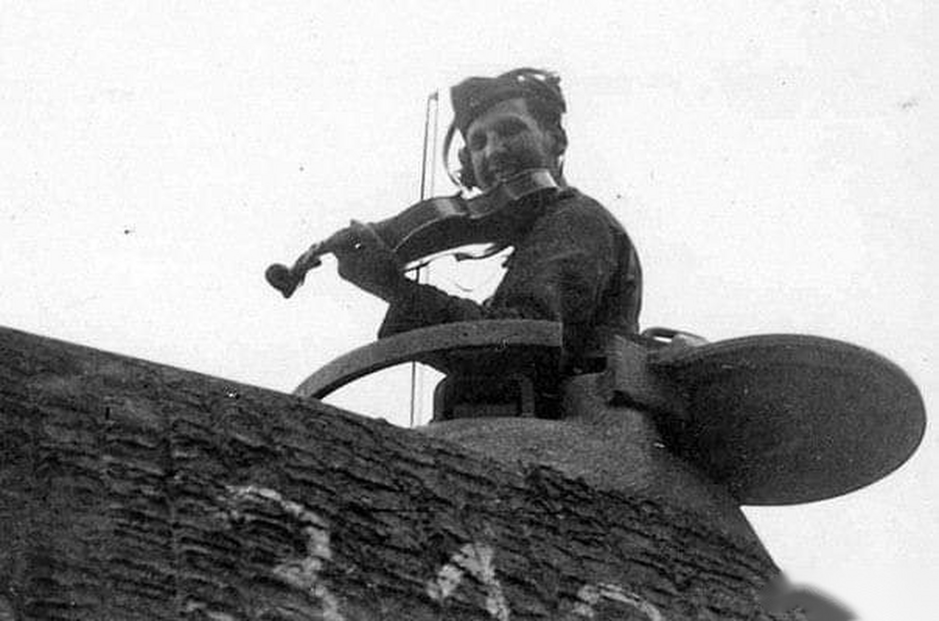 可以拉一首《装甲兵之歌》